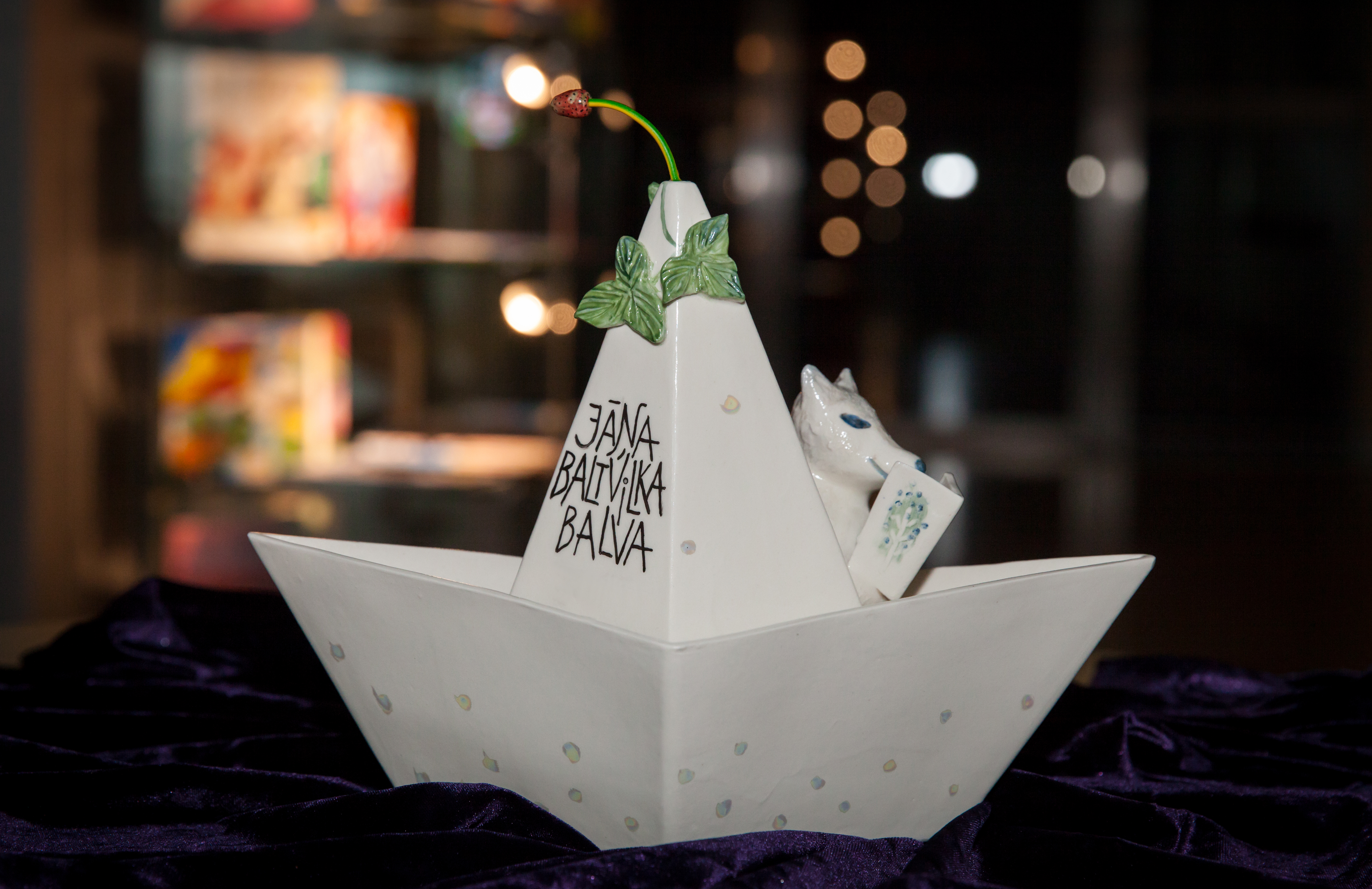 Latvian Council for Children and Youth Literature (LCCYL, IBBY Latvia) this
summer, when more books have been read than in the previous years, continues
approving the special achievements of children’s literature, thus presenting
the international J